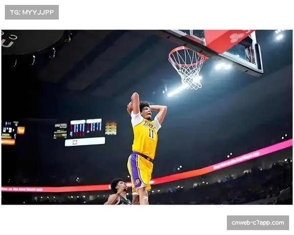 湖人迎战森林狼,艾顿与戈贝尔内线较量成关键,本场里夫斯对决康利