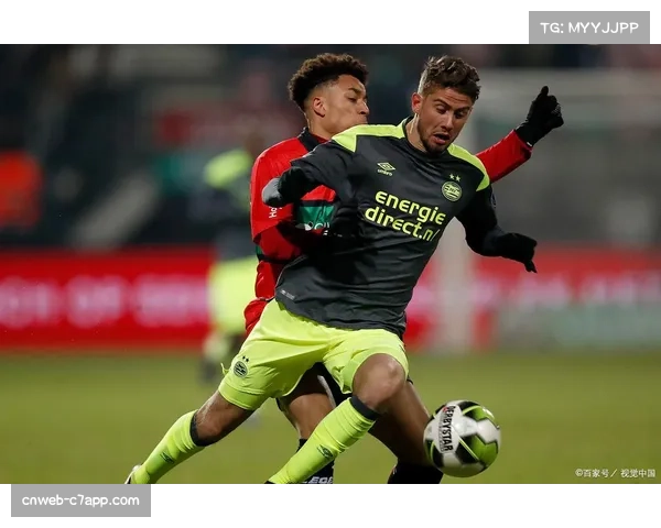 约翰逊防守端主动换防补位 山东队后场防守因身高臂展优势而稳固 约翰逊防守端主动换防补位 山东队后场防守因身高臂展优势而稳固